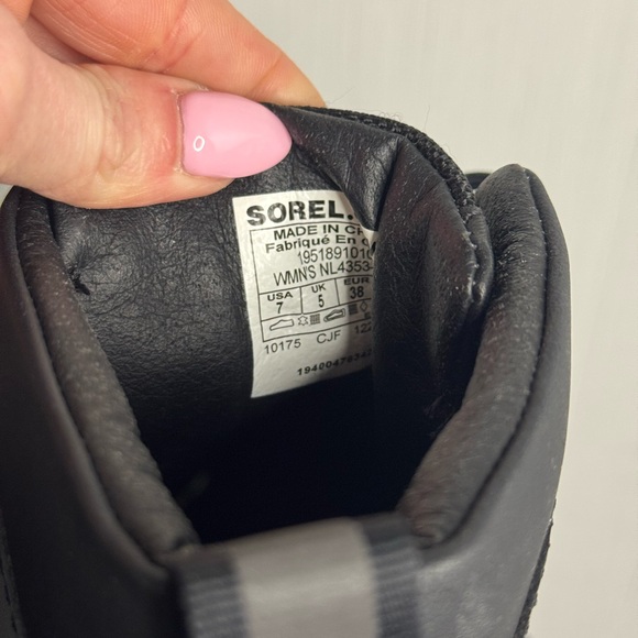 Sorel Brex Heeled Lace Up Boot. Black. Size 7. No major flaws. See photos. - Picture 4 of 7